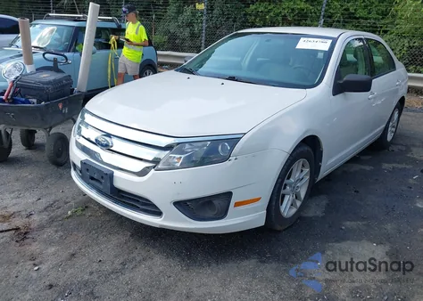 2012 Ford Fusion S z USA, uszkodzony, nr VIN 3FAHP0GA9CR190453